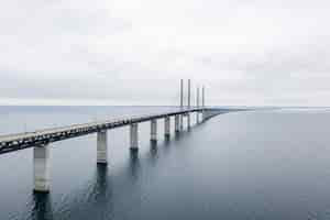 Free photo beautiful shot of the oresund bridge in copenhagen under a cloudy sky