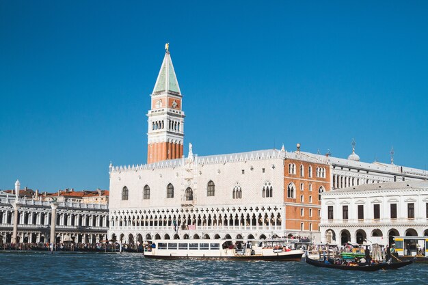 イタリアのサンマルコ広場の建物の美しいショット