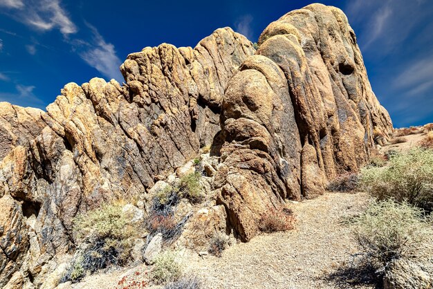 カリフォルニア州アラバマヒルズの岩層の美しいショット