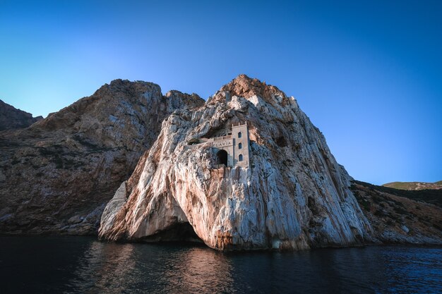 Beautiful shot of a sea with cliffs in the background