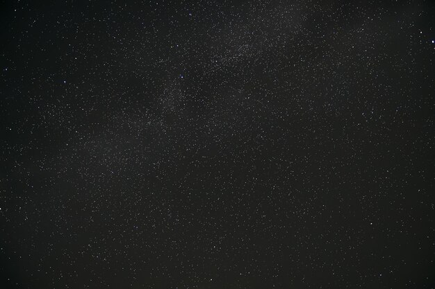 星降る夜空の美しいショット