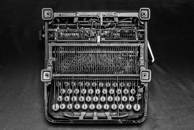 Красивый снимок старинной старинной пишущей машинки