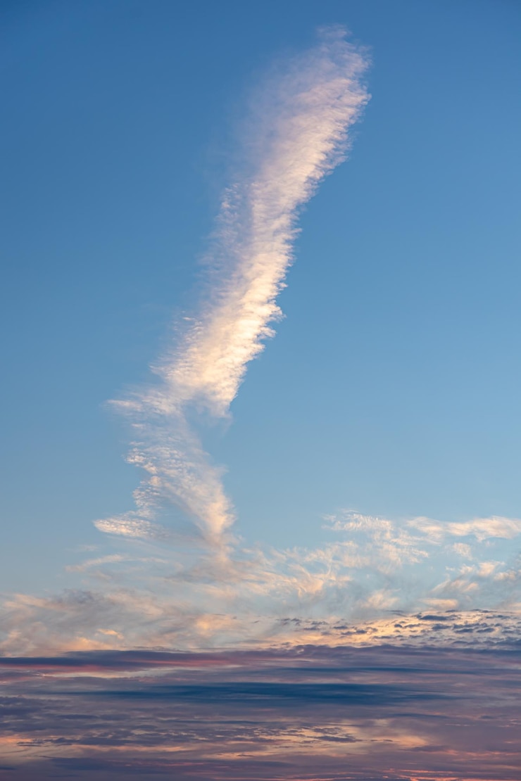 無料Photo 雲の夕焼けのパステル調の色合いの美しい空