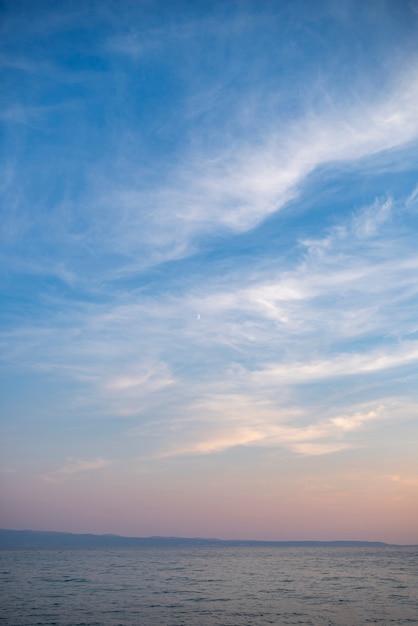 昼間の美しい空の景色