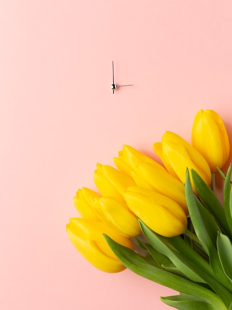 Foto gratuita bellissimo concetto di cambiamento di tempo primaverile