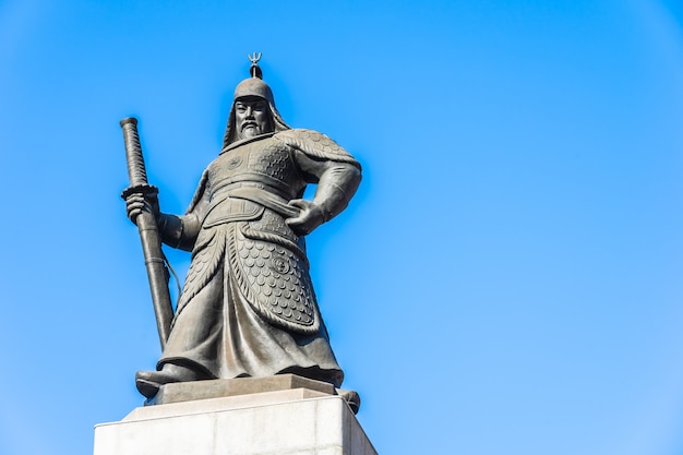 Free photo beautiful statue admiral yi sun shin