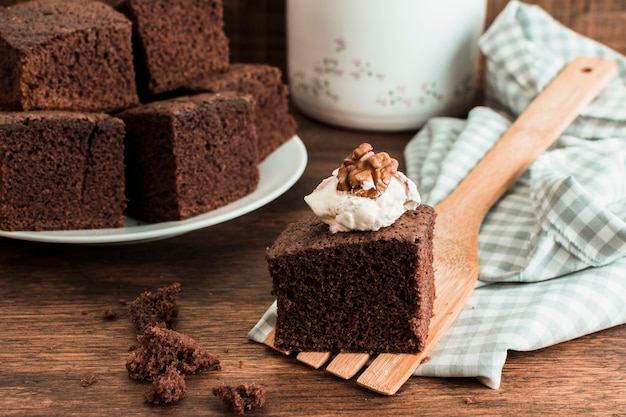 Bella natura morta con il concetto di cioccolato