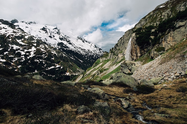 Free photo beautiful summer alpine landscape with waterfall in mountain