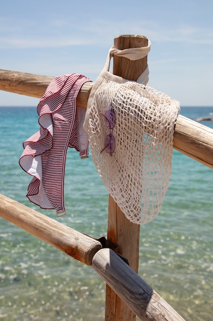 Foto gratuita bellissimo costume da bagno in riva al mare