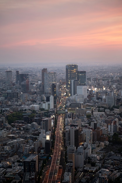 美しい高層ビルと空の高角度