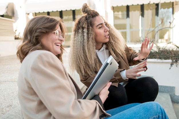 Free photo beautiful teenagers relaxing together