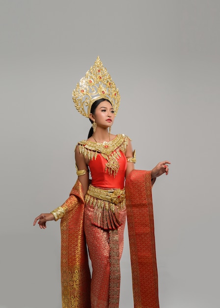 Free photo beautiful thai woman wearing thai dress and posing