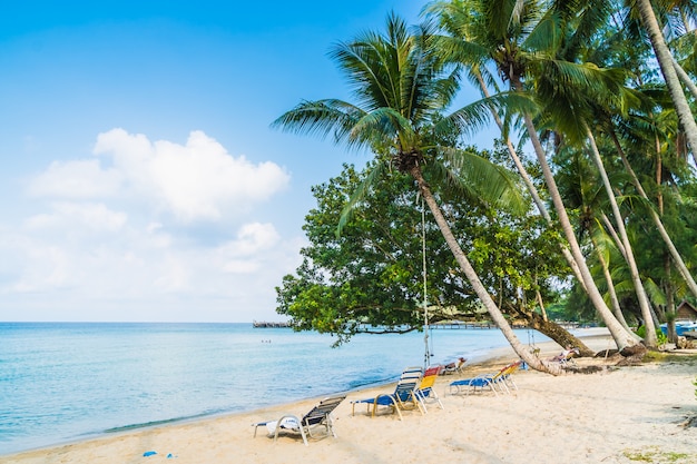 Free photo beautiful tropical beach and sea