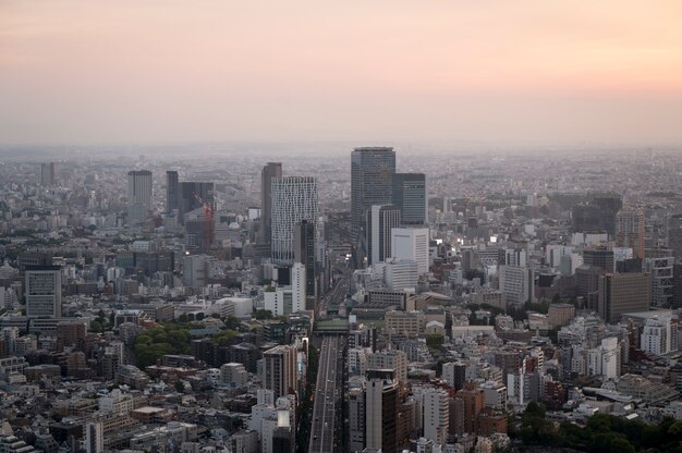 高層ビルの高角度の美しい都会の景色