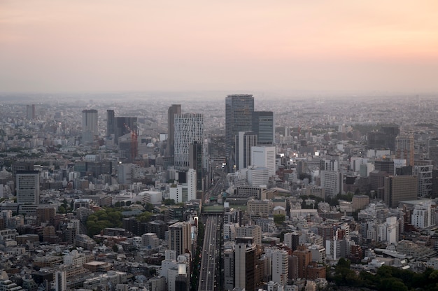 高層ビルの高角度の美しい都会の景色