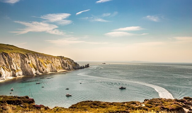 イギリス海峡のワイト島の港の美しい景色