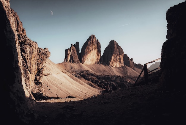 Free photo beautiful view of jutting rock formations under the clear blue sky