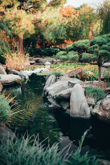 전통적인 스타일의 일본 애들레이드 히메지 정원에서 매혹적인 자연의 아름다운 전망