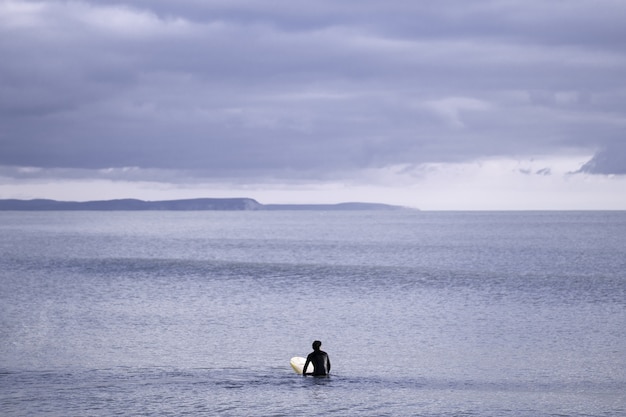 Beautiful view of an ocean under a cloudy gray sky