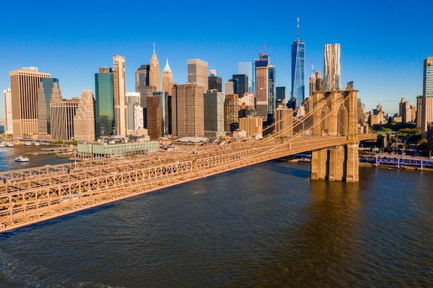 무료 사진 일출 시 브루클린과 맨해튼 다리의 아름다운 전망