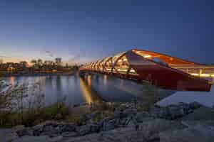 Free photo beautiful view of the peace bridge over the river captured in calgary, canada