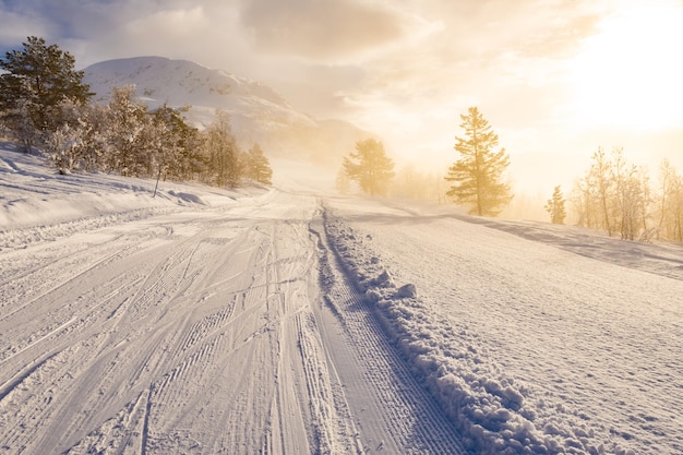 Foto gratuita splendida vista sul comprensorio sciistico di stryn in norvegia