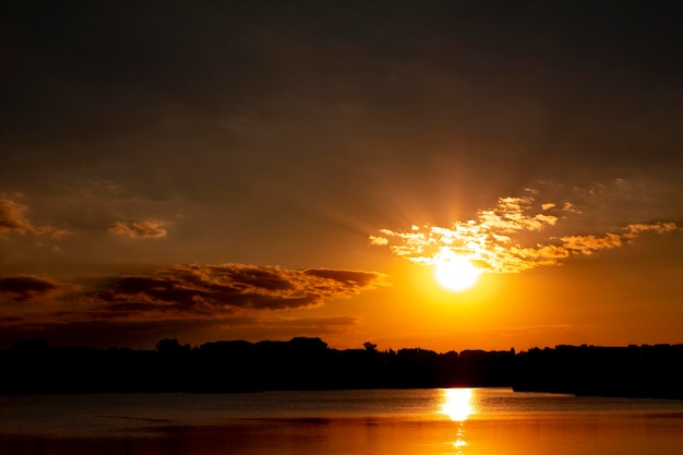 Foto gratuita bella vista della luce dell'alba