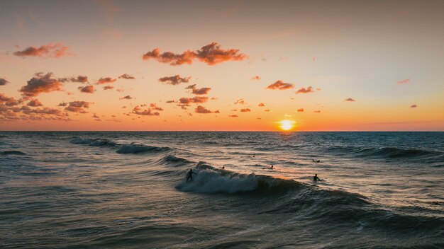 オランダ、ドンブルグの夕日と海の美しい景色