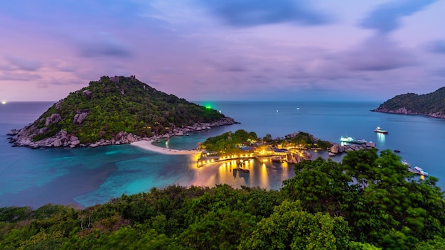 Прекрасная точка зрения на остров Ко Нангюан, Сурат Тани в Таиланде