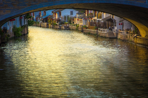 Free photo beautiful village landscape with a bridge