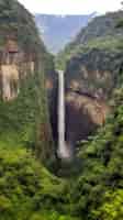 Foto gratuita bellissimo paesaggio a cascata