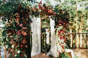 Free photo beautiful wedding altar made of garland of spearworts and greene