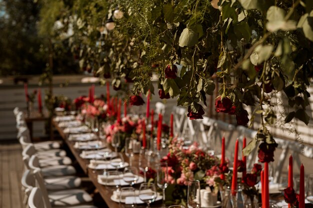 美しい結婚式のテーブルアレンジメント