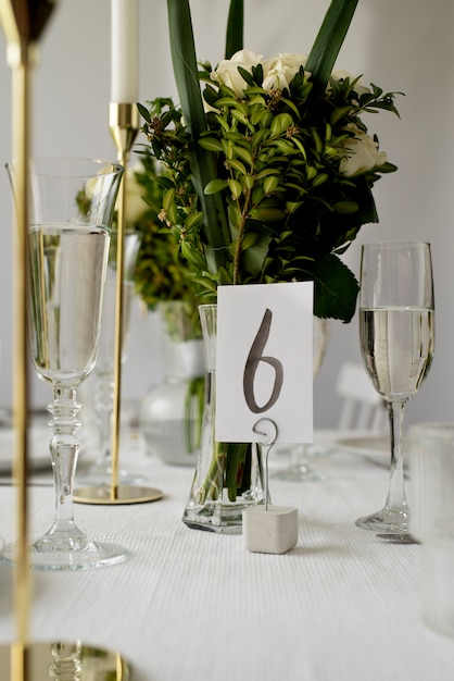 美しい結婚式のテーブルの品揃え