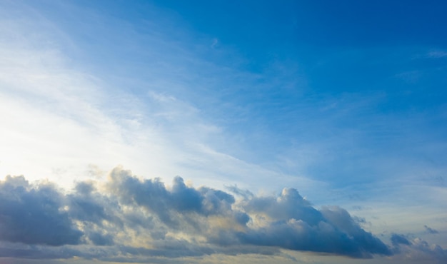 Free photo beautiful white cloud on blue sky