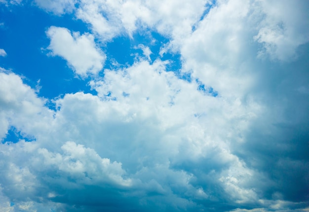 Free photo beautiful white cloud on blue sky