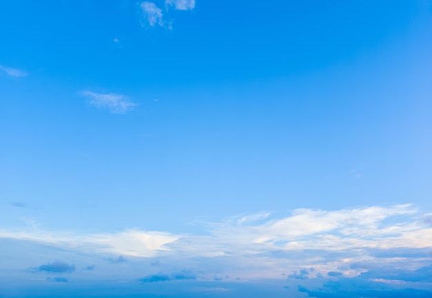 Free photo beautiful white cloud on blue sky