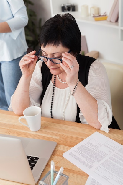 Free photo beautiful woman adjusting her glasses