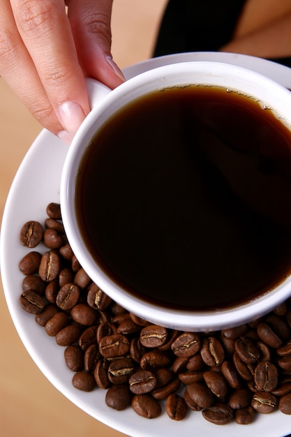 Free photo beautiful woman drinking black coffee