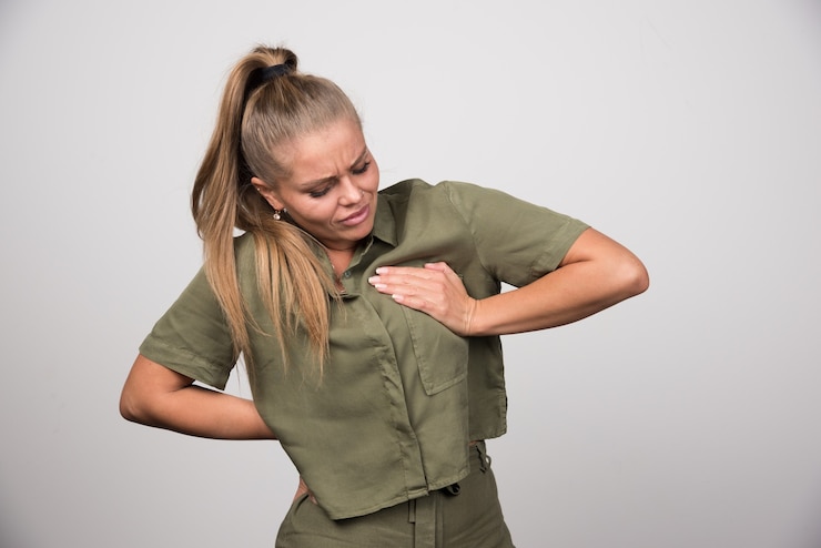 Free Photo beautiful woman having heartache on gray wall.