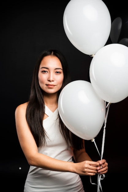 Free photo beautiful woman posing for new years party