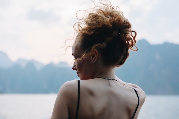 Free photo beautiful woman posing at sunset