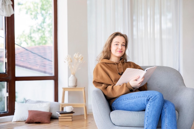 Free photo beautiful woman reading a book