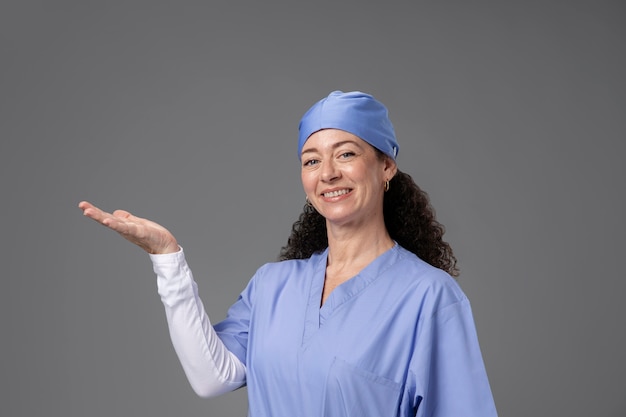 Free photo beautiful woman surgeon smiling