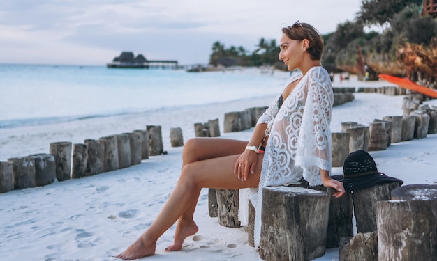 Free photo beautiful woman in swim wear by the ocean