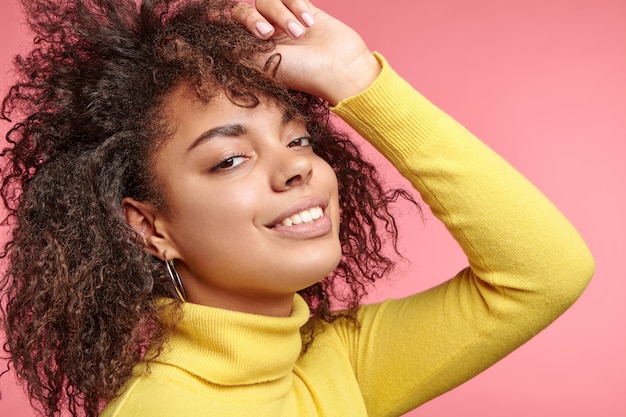 Free photo beautiful woman wearing earrings and yellow sweater