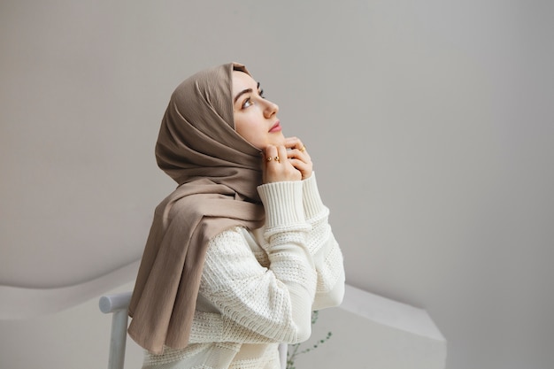 Free photo beautiful woman wearing  hijab