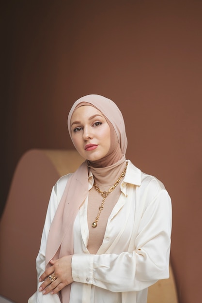 Бесплатное фото Красивая женщина в хиджабе