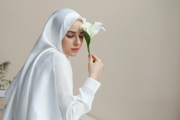 Free photo beautiful woman wearing  hijab