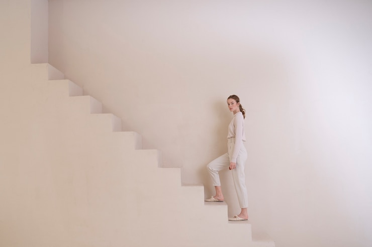 Free Photo beautiful woman wearing minimalist shirt